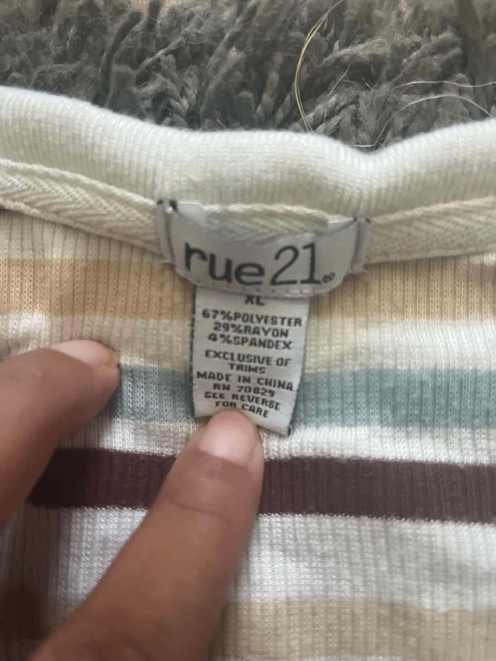 Striped Crop Top - Picture 3 of 3